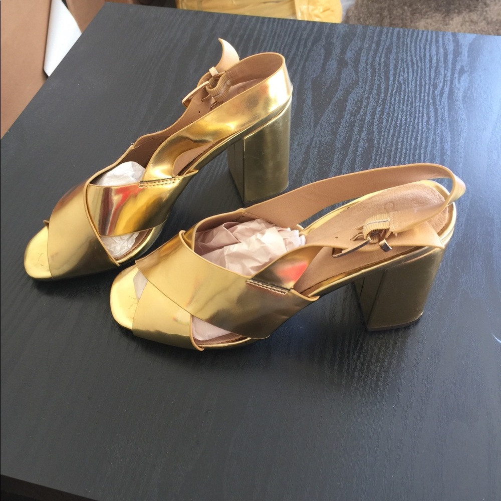 Golden high heels sandal
